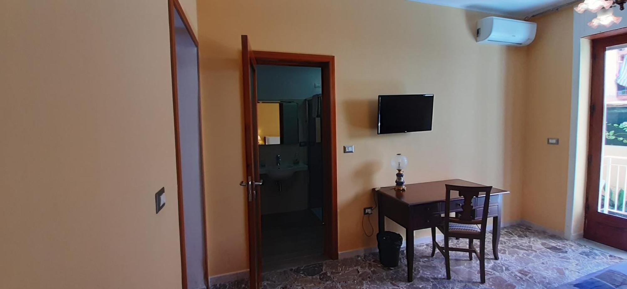 La Riviera Bed and Breakfast Milazzo Værelse billede